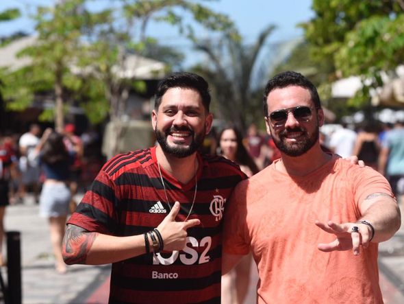 Amigos reunidos para assistir a final do mundial por Vitor Jubini