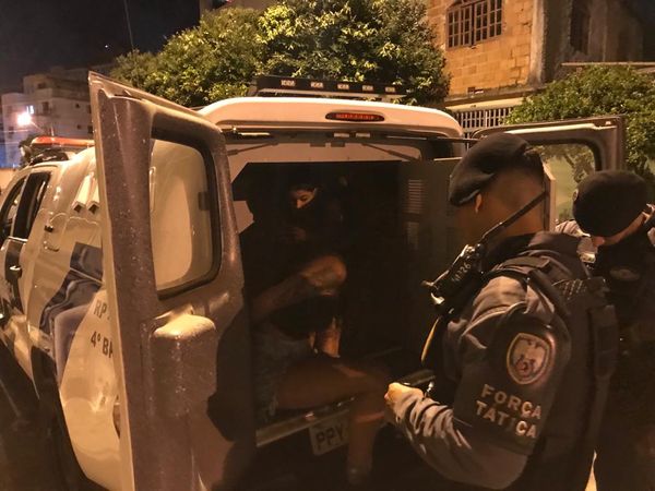 Ação em festa clandestina resulta em apreensão de drogas e detenção de três suspeitos por Guarda Muncipal