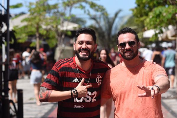 Amigos reunidos para assistir a final do mundial por Vitor Jubini