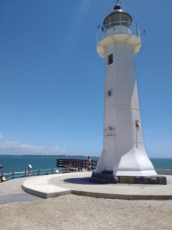 Farol de Santa Luzia, em Vila Velha, é reaberto após reforma por Aline Nunes