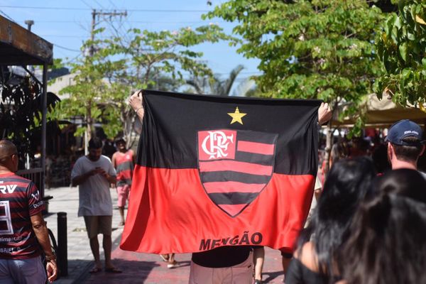Torcida do Flamengo em Vitória por Vitor Jubini
