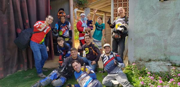 Grupo de trilheiros organizam ação de natal em João Neiva por João Vitor Bortoloni Plazzi