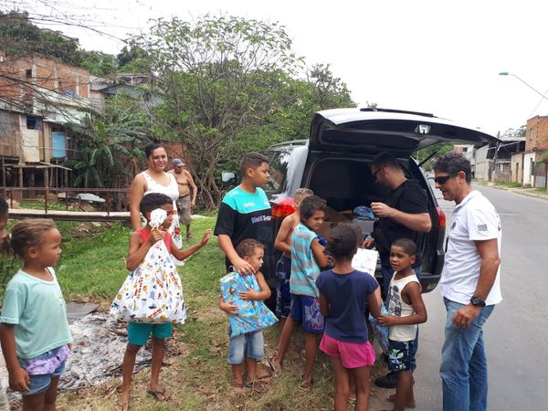 Peritos criminais se reúnem para fazer o natal de crianças de Cariacica mais feliz por Célio