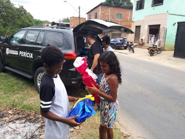 Peritos criminais se reúnem para fazer o natal de crianças de Cariacica mais feliz por Célio