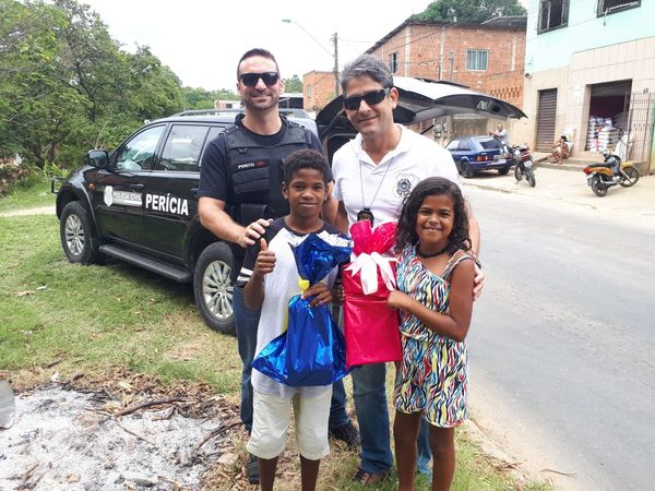 Peritos criminais se reúnem para fazer o natal de crianças de Cariacica mais feliz por Célio