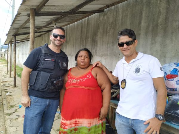 Peritos criminais se reúnem para fazer o natal de crianças de Cariacica mais feliz por Célio