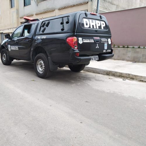 Viatura da DHPP no bairro Santa Rita, em Vila Velha, onde uma criança de 10 anos foi baleada na cabeça