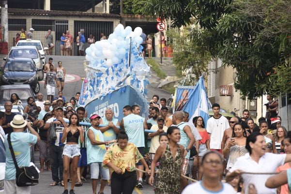 Banda de Congo Amores da Lua percorre ruas do bairro Santa Martha  por Carlos Alberto Silva