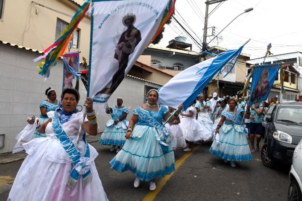 Banda de Congo Amores da Lua percorre ruas do bairro Santa Martha  por Carlos Alberto Silva