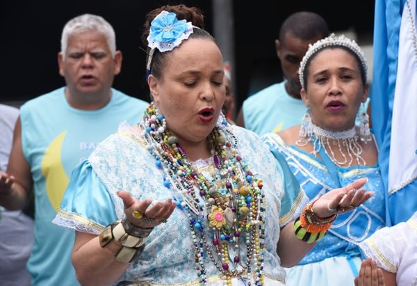 Banda de Congo Amores da Lua percorre ruas do bairro Santa Martha  por Carlos Alberto Silva