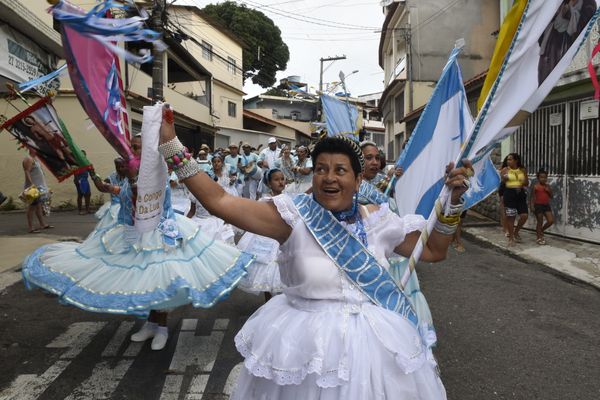 Banda de Congo Amores da Lua percorre ruas do bairro Santa Martha  por Carlos Alberto Silva