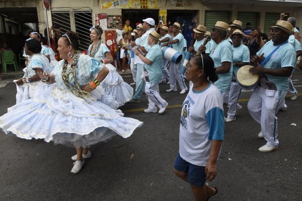 Banda de Congo Amores da Lua percorre ruas do bairro Santa Martha  por Carlos Alberto Silva