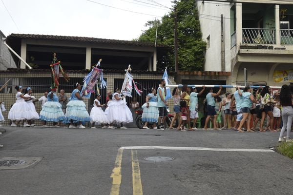 Banda de Congo Amores da Lua percorre ruas do bairro Santa Martha  por Carlos Alberto Silva