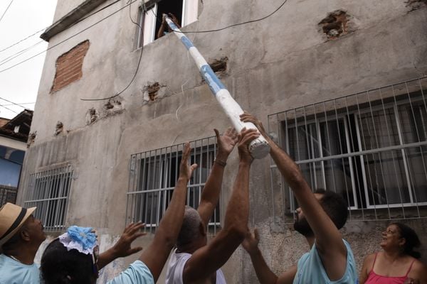Banda de Congo Amores da Lua percorre ruas do bairro Santa Martha  por Carlos Alberto Silva