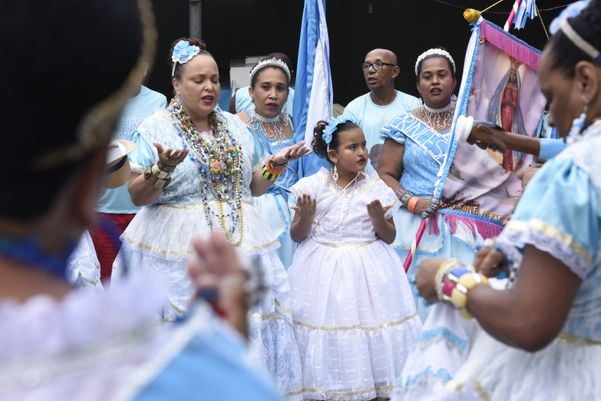 Banda de Congo Amores da Lua percorre ruas do bairro Santa Martha  por Carlos Alberto Silva
