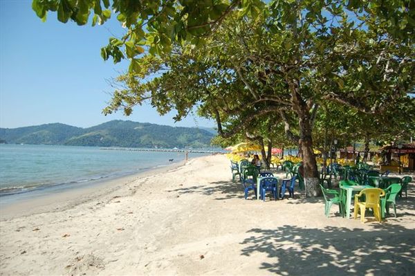Praia do Pontal, em Paraty, no Rio: destino de Réveillon por Divulgação