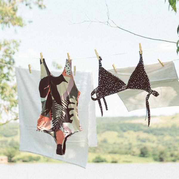 Biquínis e maiôs absorventes da marca Herself por reprodução/instagram