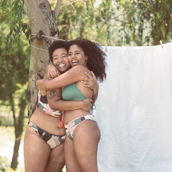 Biquínis e maiôs absorventes da marca Herself por reprodução/instagram