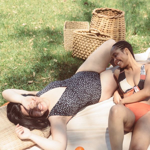 Biquínis e maiôs absorventes da marca Herself por reprodução/instagram