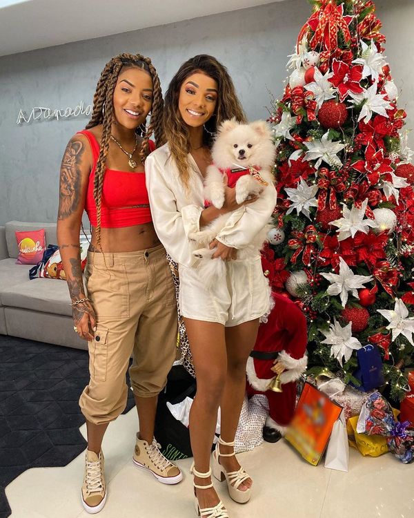 Ludmila e a mulher em noite de Natal por Reprodução/Instagram