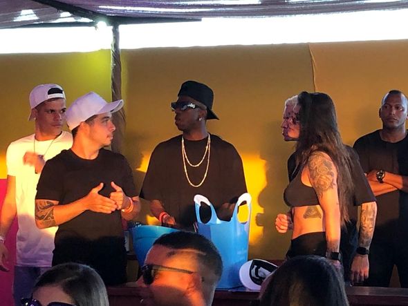 Atacante do Real Madrid, Vinicius Junior curte show de pagode em Guarapari por Abdo Filho