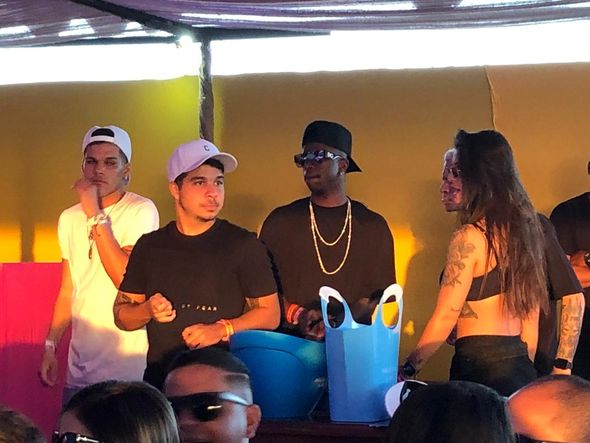 Atacante do Real Madrid, Vinicius Junior curte show de pagode em Guarapari por Abdo Filho