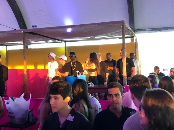 Atacante do Real Madrid, Vinicius Junior curte show de pagode em Guarapari por Abdo Filho