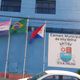 A bandeira do Espírito Santo invertida em frente à Câmara de Vila Velha