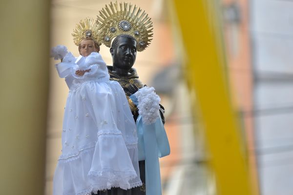 Data: 27/12/2019 - ES - Vitória - Procissão de São Benedito - A caminhada saiu da Igreja do Rosário e foi até a Catedral de Vitória - Editoria: Cidades - Foto: Fernando Madeira - GZ por Fernando Madeira