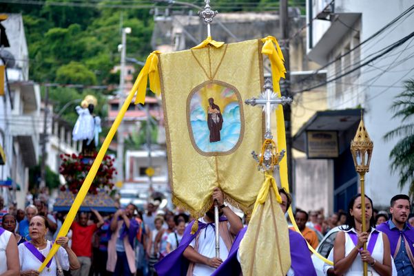 Data: 27/12/2019 - ES - Vitória - Procissão de São Benedito - A caminhada saiu da Igreja do Rosário e foi até a Catedral de Vitória - Editoria: Cidades - Foto: Fernando Madeira - GZ por Fernando Madeira
