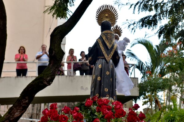 Data: 27/12/2019 - ES - Vitória - Procissão de São Benedito - A caminhada saiu da Igreja do Rosário e foi até a Catedral de Vitória - Editoria: Cidades - Foto: Fernando Madeira - GZ por Fernando Madeira