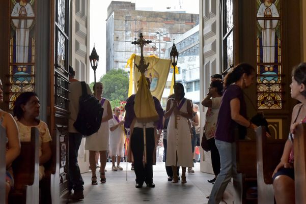 Data: 27/12/2019 - ES - Vitória - Procissão de São Benedito - A caminhada saiu da Igreja do Rosário e foi até a Catedral de Vitória - Editoria: Cidades - Foto: Fernando Madeira - GZ por Fernando Madeira