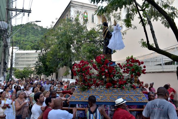 Data: 27/12/2019 - ES - Vitória - Procissão de São Benedito - A caminhada saiu da Igreja do Rosário e foi até a Catedral de Vitória - Editoria: Cidades - Foto: Fernando Madeira - GZ por Fernando Madeira