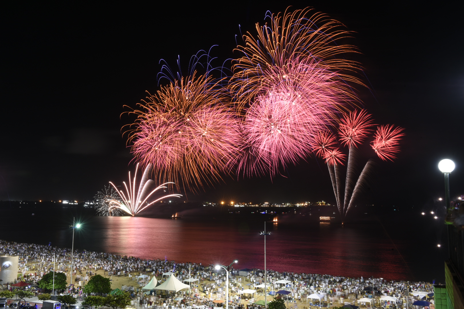 Ano Novo 2020 Chega Com Show Inedito De Fogos Silenciosos Em Vitoria A Gazeta