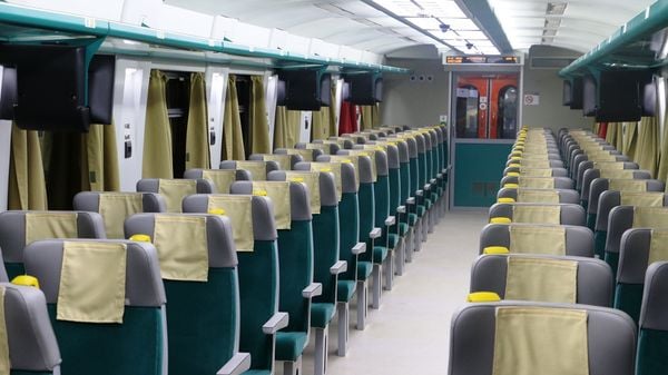 Interior do vagão de passageiros da Estrada de Ferro Carajás
