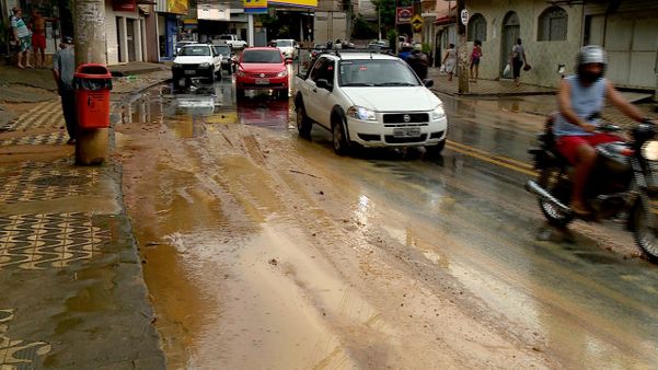 Temporal causa transtornos e provoca estragos em Colatina por Internauta