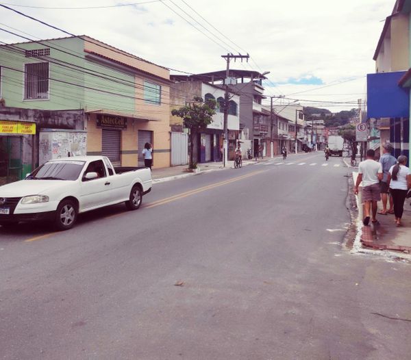 Avenida Jerônimo Monteiro, em Aribiri, Vila Velha, por onde passava alfaiate que morreu vítima de bala erdida. Crédito: Isaac Ribeiro