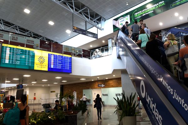 Data: 03/01/2020 - ES - Vitória - A empresa com origem suiça Aeroportos do Sudeste do Brasil ( ASeB) assume administração do Aeroporto de Vitória
