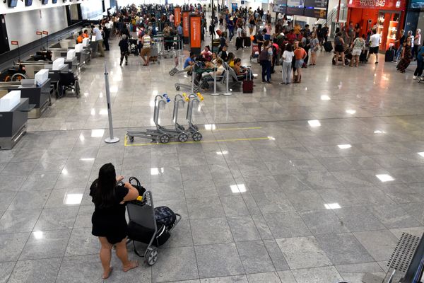 Data: 03/01/2020 - ES - Vitória - A empresa com origem suiça Aeroportos do Sudeste do Brasil ( ASeB) assume administração do Aeroporto de Vitória