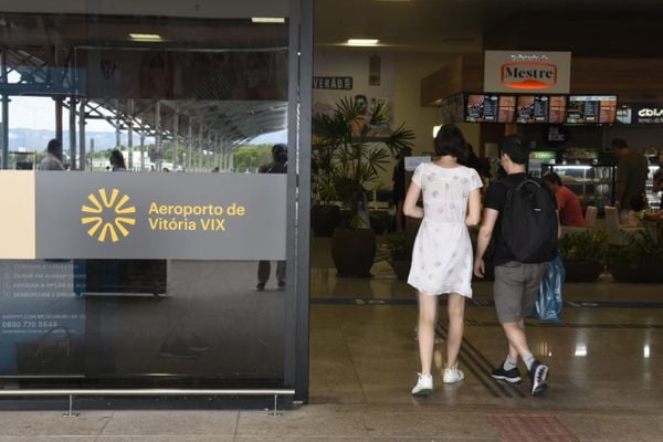 Entrada do Aeroporto de Vitória ganhou nova plotagem com identidade visual de empresa administradora  por Carlos Alberto Silva