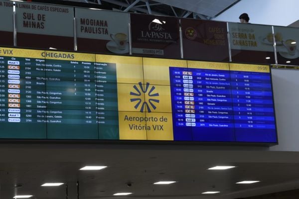 Painel do Aeroporto de Vitória já com nova identidade visual por Carlos Alberto Silva