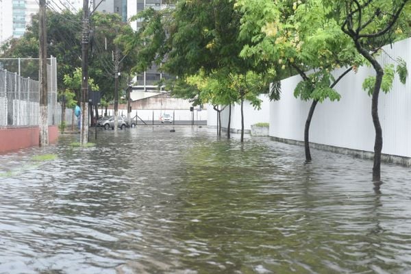Ruas alagadas na Praia do Suá por Ricardo Medeiros