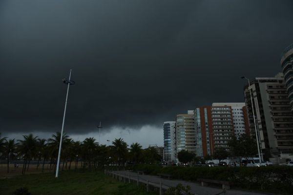 Tarde chuvosa em Vitória por Ricardo Medeiroso