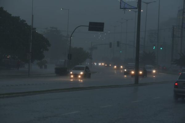 Tarde de chuva em Vitória por Ricardo Medeiros