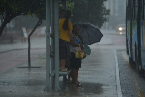 Tarde de chuva em Vitória por Ricardo Medeiros