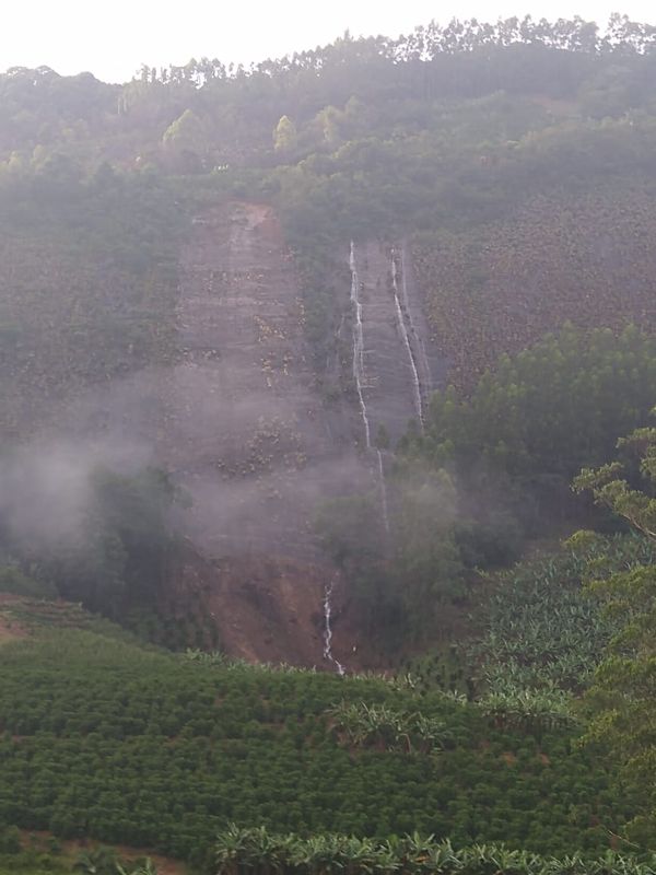 Chuva causa estragos nas comunidades de Pombal de Cima e Alto Pombal em Vargem Alta por Otávio Fiorin Panetto