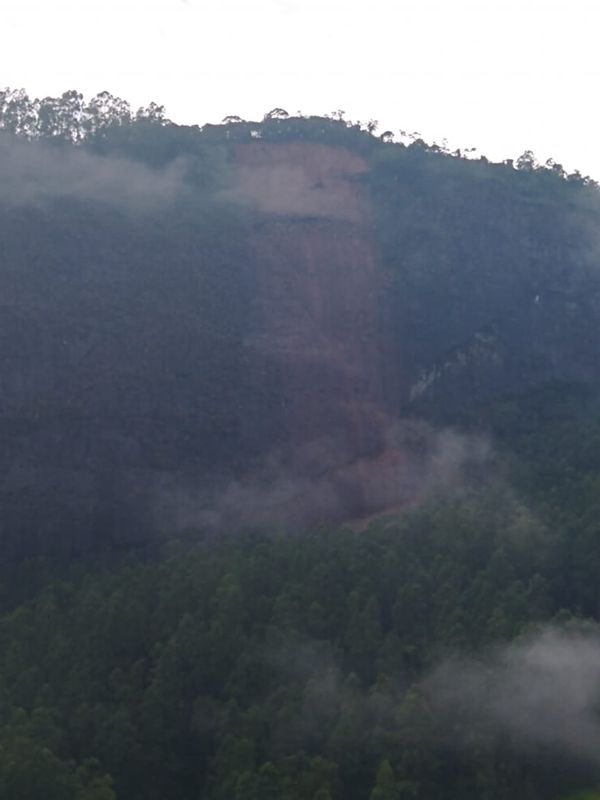 Chuva causa estragos nas comunidades de Pombal de Cima e Alto Pombal em Vargem Alta por Otávio Fiorin Panetto