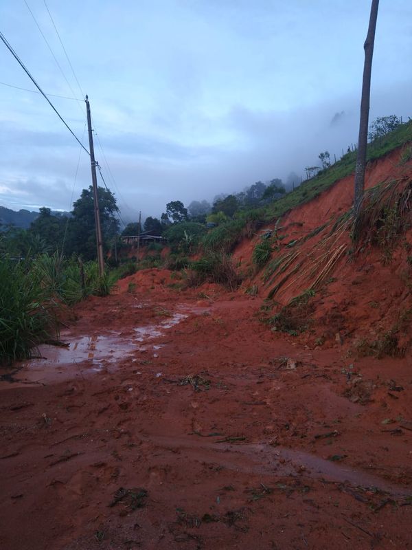 Chuva causa estragos nas comunidades de Pombal de Cima e Alto Pombal em Vargem Alta por Otávio Fiorin Panetto