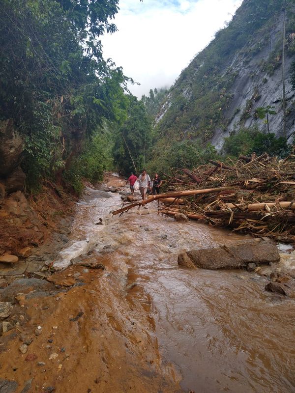 Chuva causa estragos nas comunidades de Pombal de Cima e Alto Pombal em Vargem Alta por Otávio Fiorin Panetto