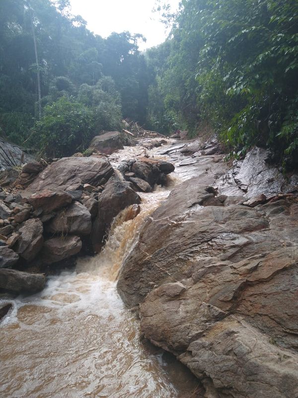 Chuva causa estragos nas comunidades de Pombal de Cima e Alto Pombal em Vargem Alta por Otávio Fiorin Panetto